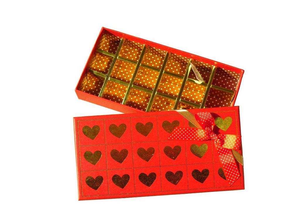Handmade paper chocolate heart shape boxes packaging candy in EECA factory