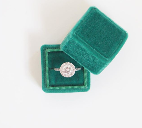 Custom logo luxury wedding jewelry velvet ring box,vintage engagement ring box in EECA