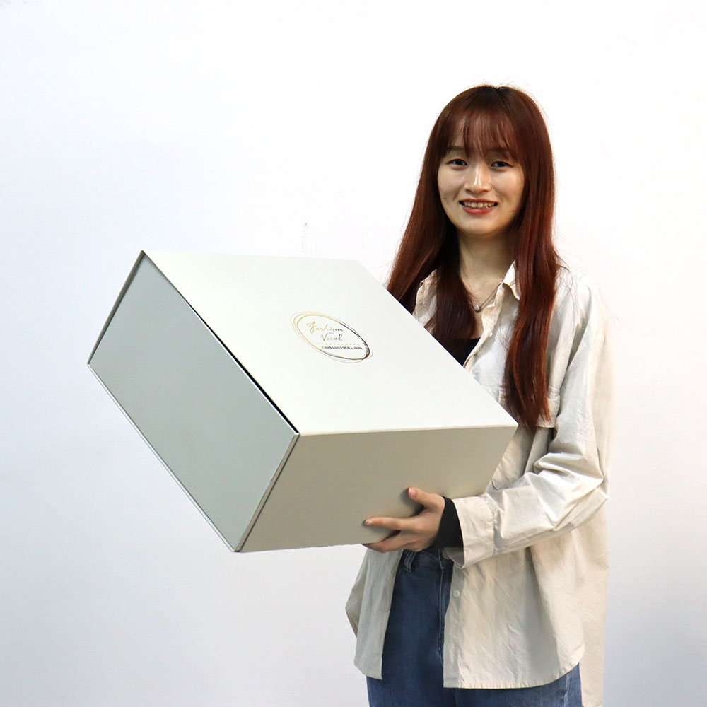 Large Paper Cardboard Magnetic Closure Folding Clothing Cosmetic Skincare Set Gift Storage Packaging Box