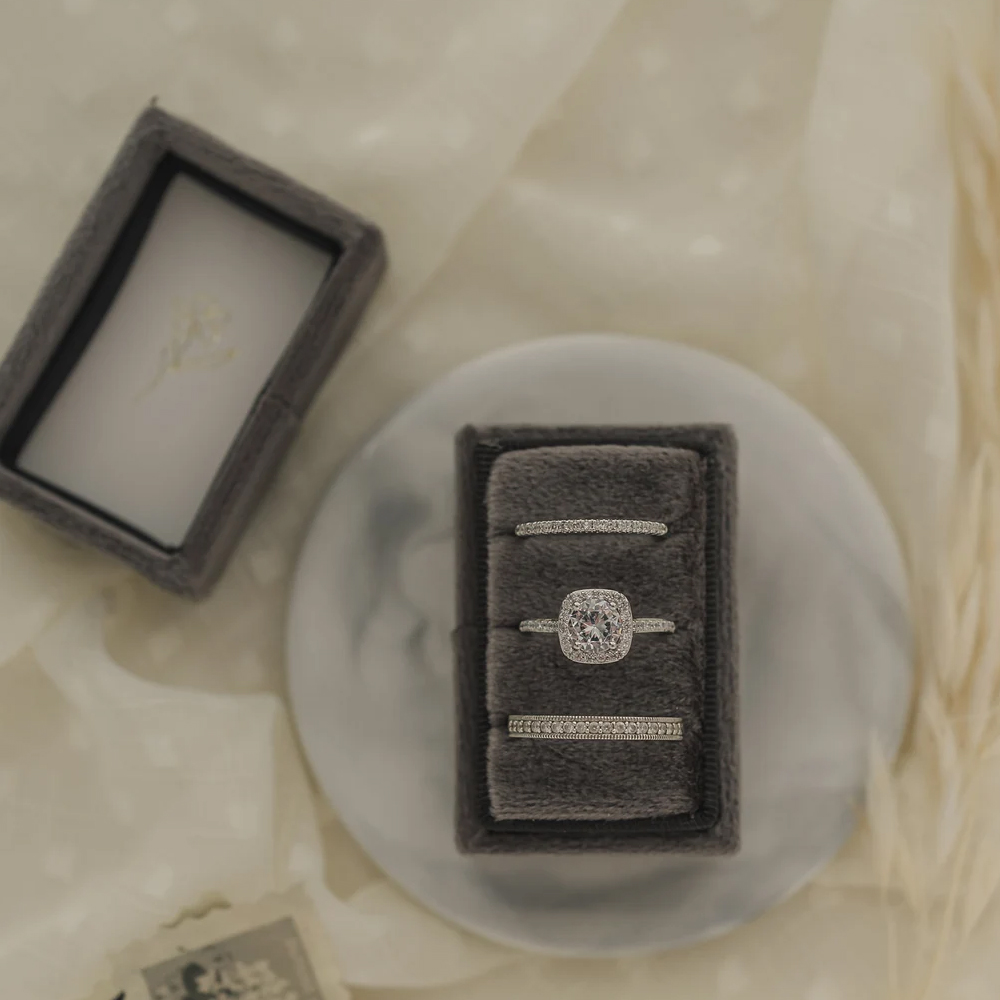 Custom Rectangular Velvet Engagement Wedding 3 Ring Gift Packaging Box Luxury Ring Jewelry Display Boxes
