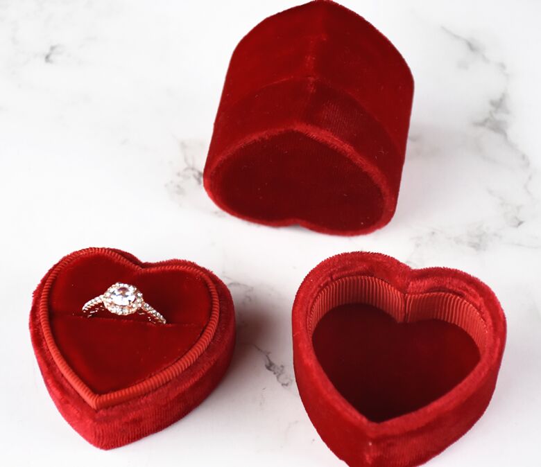High End Logo Color Printing Vintage Heart Shape Suede Ring Jewelry Gift Box Packing Velvet Ring Earings Necklace Display Box
