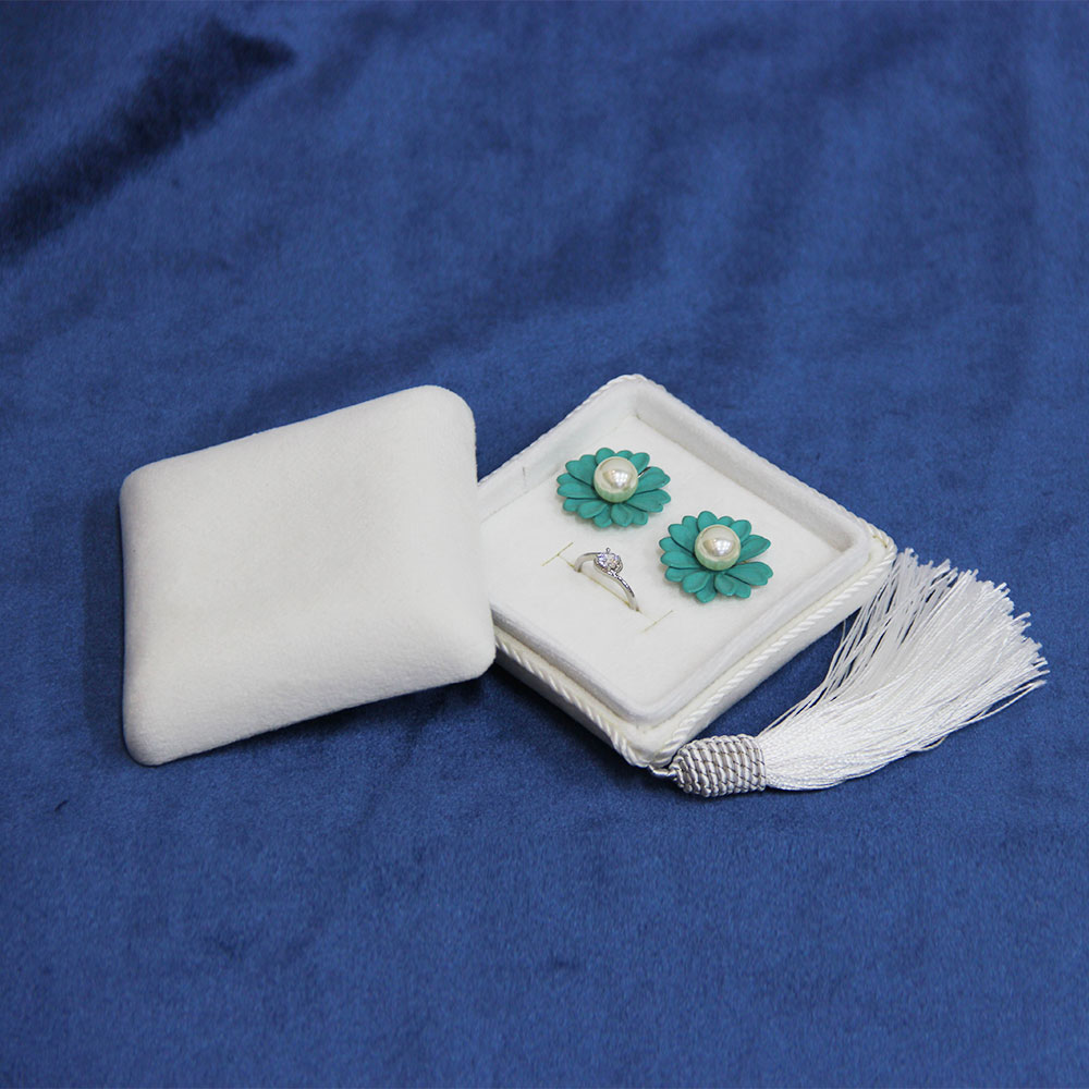 New Style Velvet Ring Necklace Earring Jewelry Set Packaging Box with Tassel And Foam Insert Wholesale
