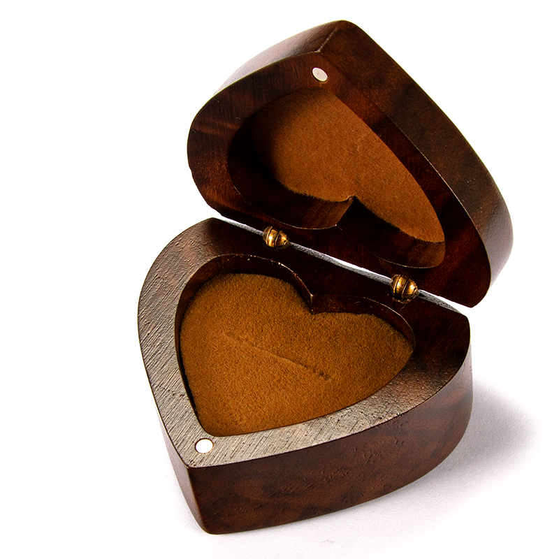Luxury Portable Creative Wooden Heart Shaped Square Engagement Ring Earrings Jewelry Storage Box Supports Customization