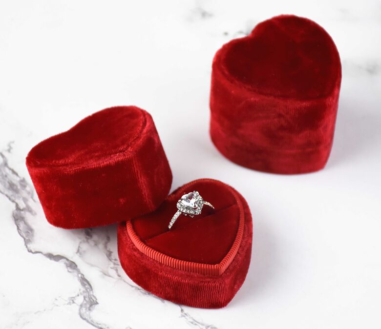 High End Logo Color Printing Vintage Heart Shape Suede Ring Jewelry Gift Box Packing Velvet Ring Earings Necklace Display Box