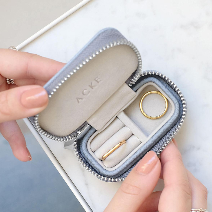 Custom Logo Mini Portable Travel Jewelry Box Ring Zipper Velvet Travel Box Jewelry Packaging Travel Small Velvet Jewelry Box